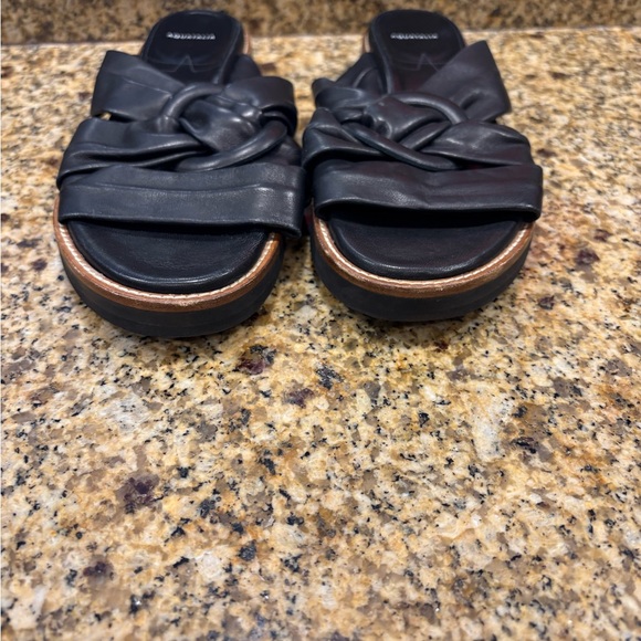Aquatalia Harley Women’s Black Leather slip on Sandals Size 8 Made in Italy. - Picture 2 of 8